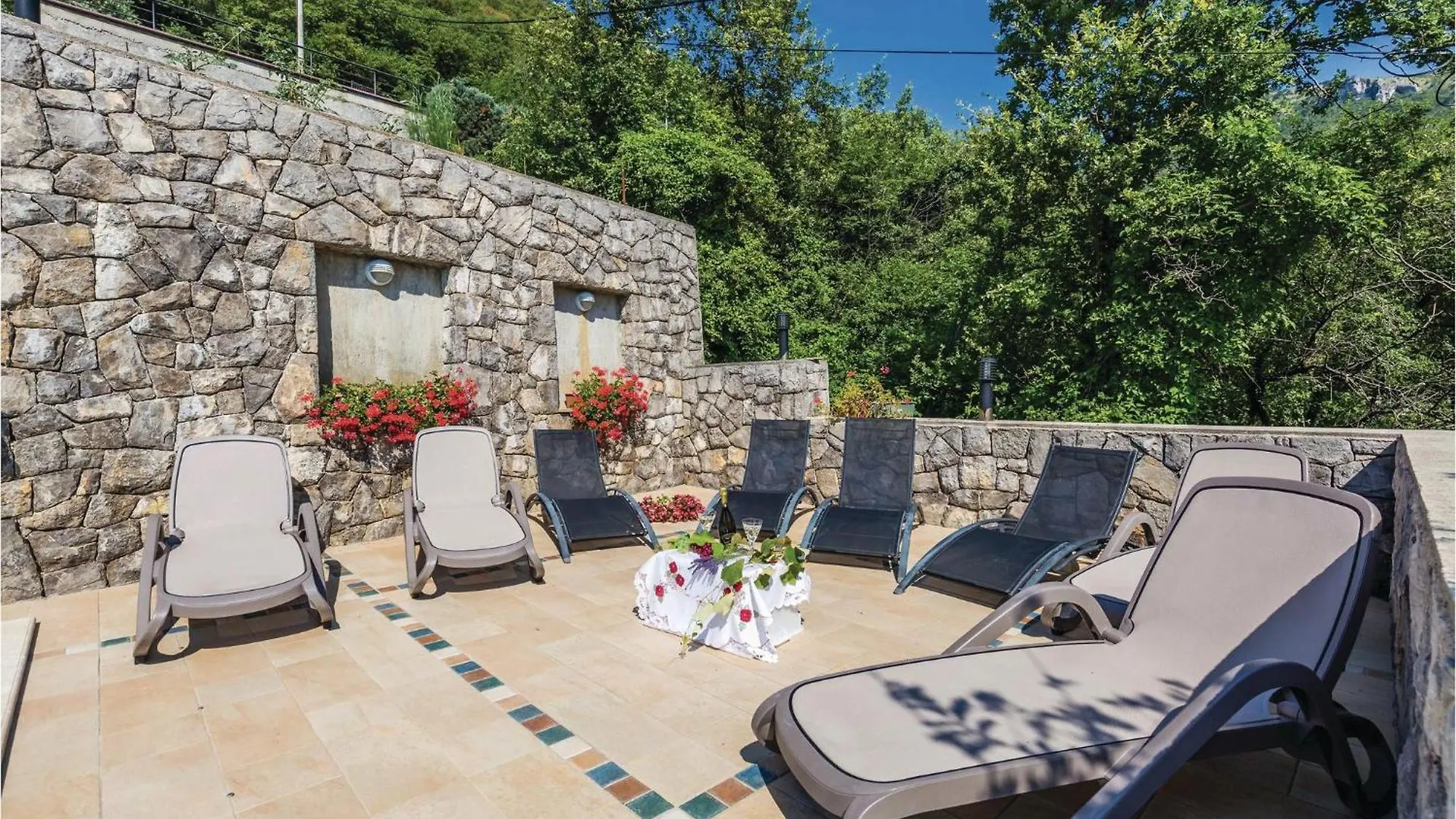 1 Bedroom Beautiful Apartment In Mošćenička Draga Κροατία